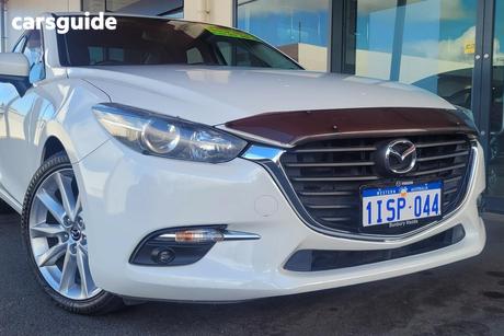 White 2018 Mazda 3 Hatchback Sp25
