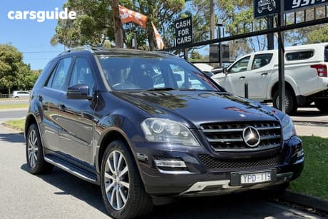 Black 2011 Mercedes-Benz ML300 Wagon Cdi Grand Edition (4X4)
