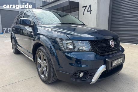 Blue 2015 Fiat Freemont Wagon Crossroad