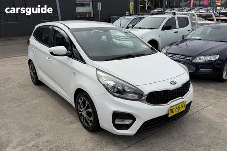 White 2017 Kia Rondo Wagon S