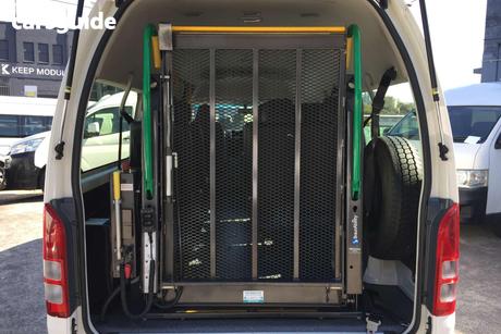 White 2018 Toyota HiAce Bus Commuter (12 Seats)