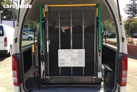 White 2018 Toyota HiAce Bus Commuter (12 Seats)