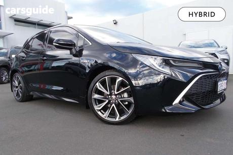 Black 2018 Toyota Corolla Hatchback Zr (Hybrid)