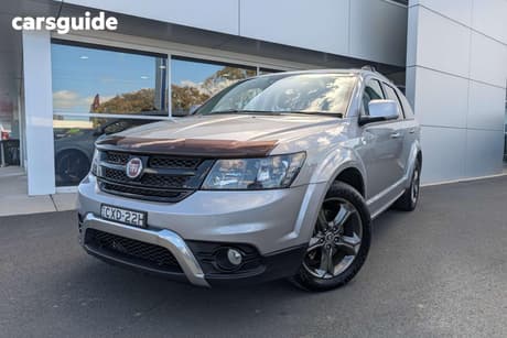 Grey 2014 Fiat Freemont Wagon Crossroad