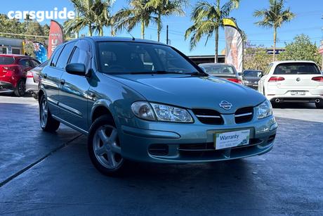 Green 2002 Nissan Pulsar Hatchback Q