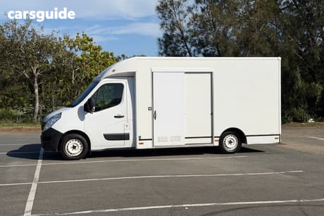 White 2018 Renault Master Commercial