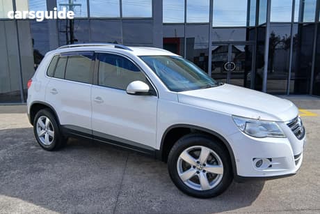 White 2011 Volkswagen Tiguan Wagon 147 Tsi