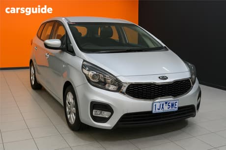 Silver 2017 Kia Rondo Wagon Si
