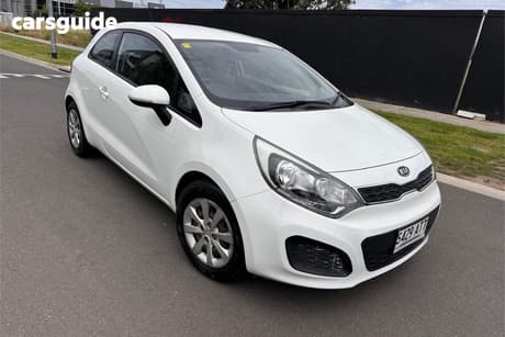 White 2012 Kia RIO Hatchback S