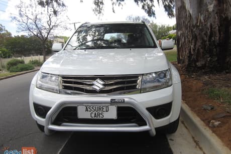 White 2014 Suzuki Grand Vitara SUV JB