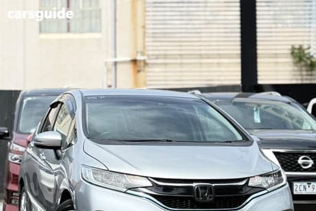 Silver 2017 Honda Fit Hatch (HYBRID) GP5-H