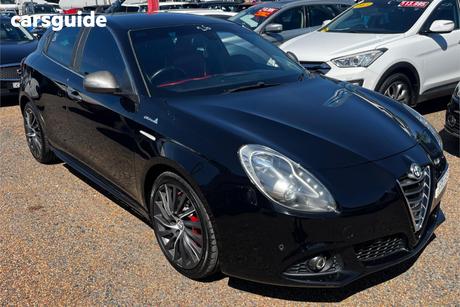 Black 2015 Alfa Romeo Giulietta Hatchback Distinctive