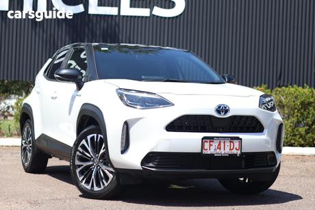 White 2023 Toyota Yaris Cross Wagon Urban Hybrid (Two-Tone)