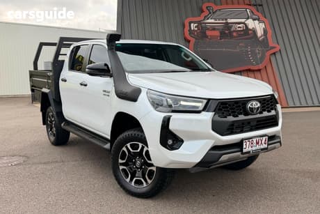 White 2024 Toyota Hilux Double Cab Pick Up Sr5 48V + Prem. Interior (4X4)