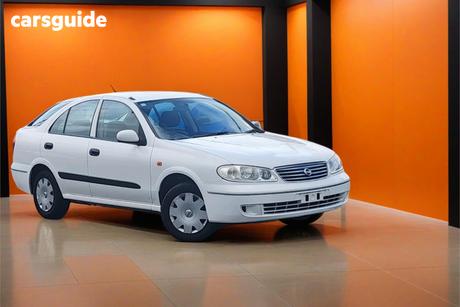 White 2004 Nissan Pulsar Sedan St