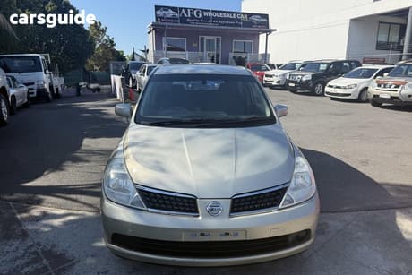 Gold 2006 Nissan Tiida Hatchback St