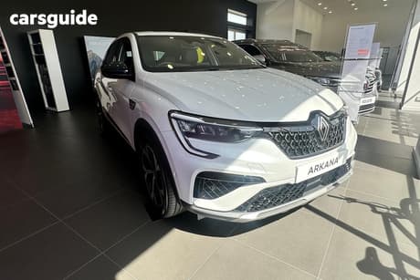 White 2025 Renault Arkana Coupe Techno
