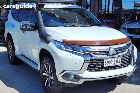 White 2018 Mitsubishi Pajero Sport Wagon Exceed (4X4) 7 Seat