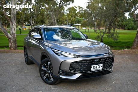 Silver 2024 MG HS Wagon Essence