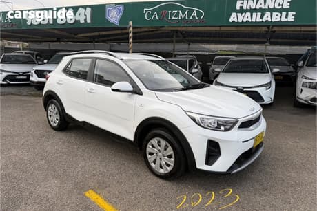 White 2023 Kia Stonic Wagon S