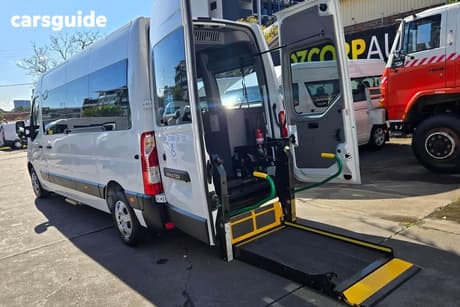 White 2016 Renault Master Bus Lwb Mid