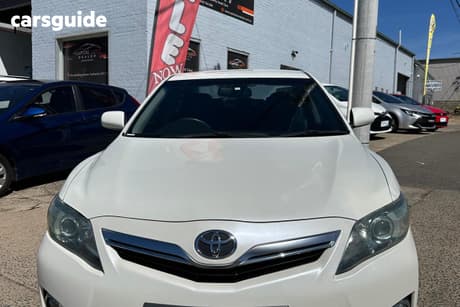 White 2010 Toyota Camry Sedan Luxury Hybrid