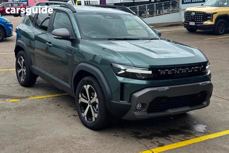 Green 2025 Renault Duster Wagon Techno (4X2)