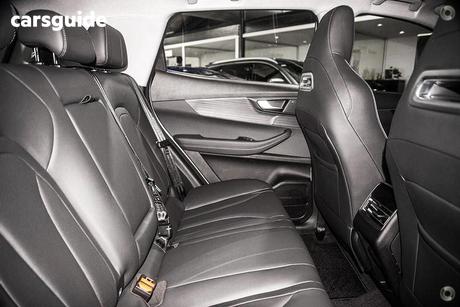 Silver 2025 Chery Tiggo 4 Wagon Ultimate