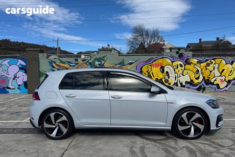 White 2017 Volkswagen Golf Hatchback Gti
