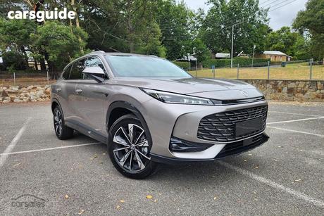 Silver 2025 MG HS Wagon Excite