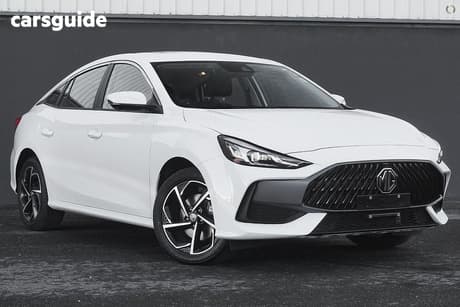 White 2025 MG MG5 Sedan Essence