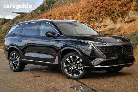 White 2025 MG Qs Wagon Essence