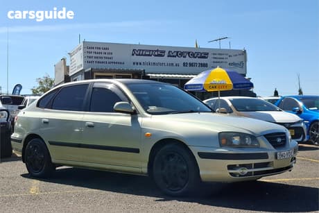 Green 2005 Hyundai Elantra Hatchback Elite 2.0 Hvt