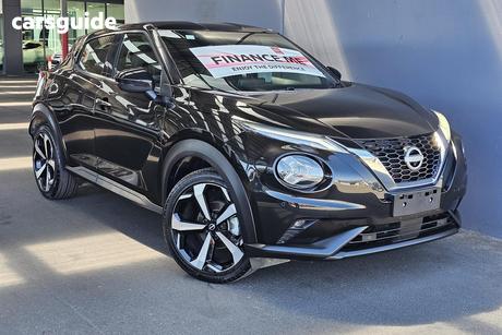 Black 2023 Nissan Juke Hatchback St-L
