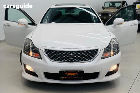 White 2009 Toyota Crown Sedan