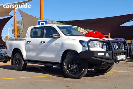 White 2018 Toyota Hilux Double Cab Pick Up Sr (4X4)