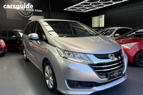 Silver 2016 Honda Odyssey Wagon Vti