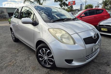 Silver 2006 Toyota Yaris Hatchback Yr