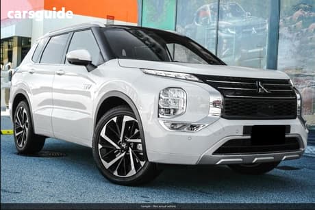 White 2025 Mitsubishi Outlander Wagon Phev Exceed Tour 5+2 St (Awd)