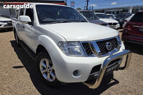 White 2013 Nissan Navara Dual Cab Pick-up St (4X4)