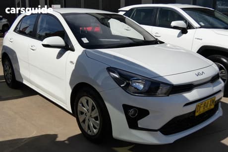 White 2022 Kia RIO Hatchback S