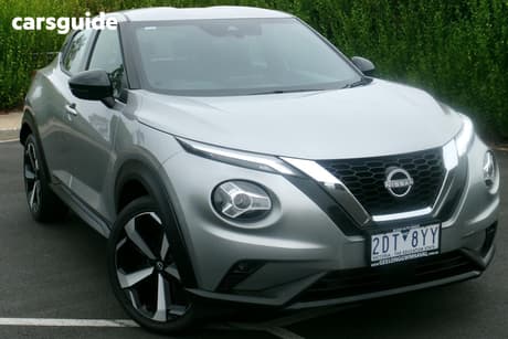 Silver 2023 Nissan Juke Hatchback St-L