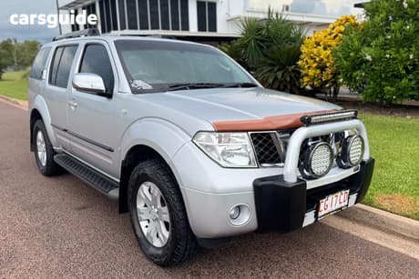Silver 2005 Nissan Pathfinder Wagon St-L (4X4)