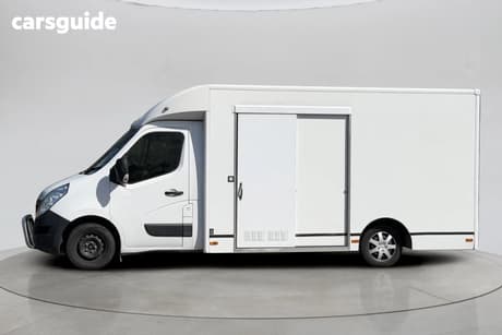 White 2018 Renault Master Commercial