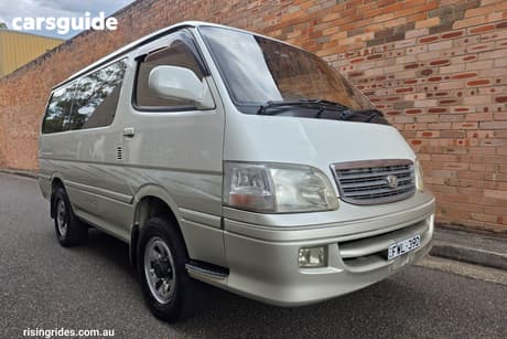 Beige 2000 Toyota HiAce Commercial 4WD 3.0TD 8 SEATER