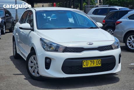 White 2019 Kia RIO Hatchback S