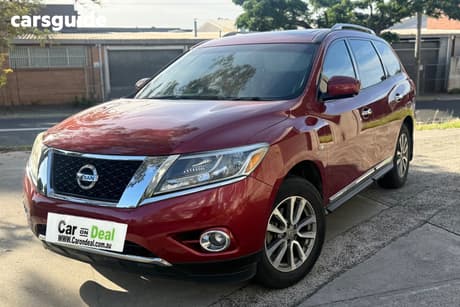 Red 2014 Nissan Pathfinder Wagon St-L (4X2)