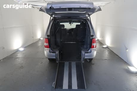 Silver 2005 Kia Carnival Wagon Ls