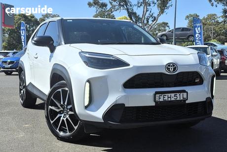 White 2022 Toyota Yaris Cross Wagon Gr Sport Hybrid (Two-Tone)