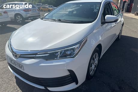 White 2018 Toyota Corolla Sedan Ascent